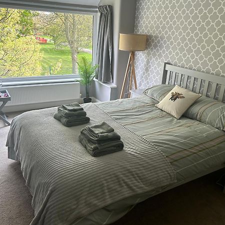 Lovely, Large Double Bedroom With Park View In Home Hazel Grove Eksteriør bilde