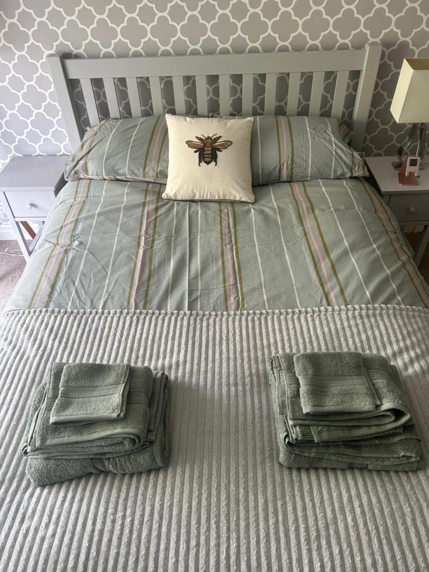 Lovely, Large Double Bedroom With Park View In Home Hazel Grove Eksteriør bilde