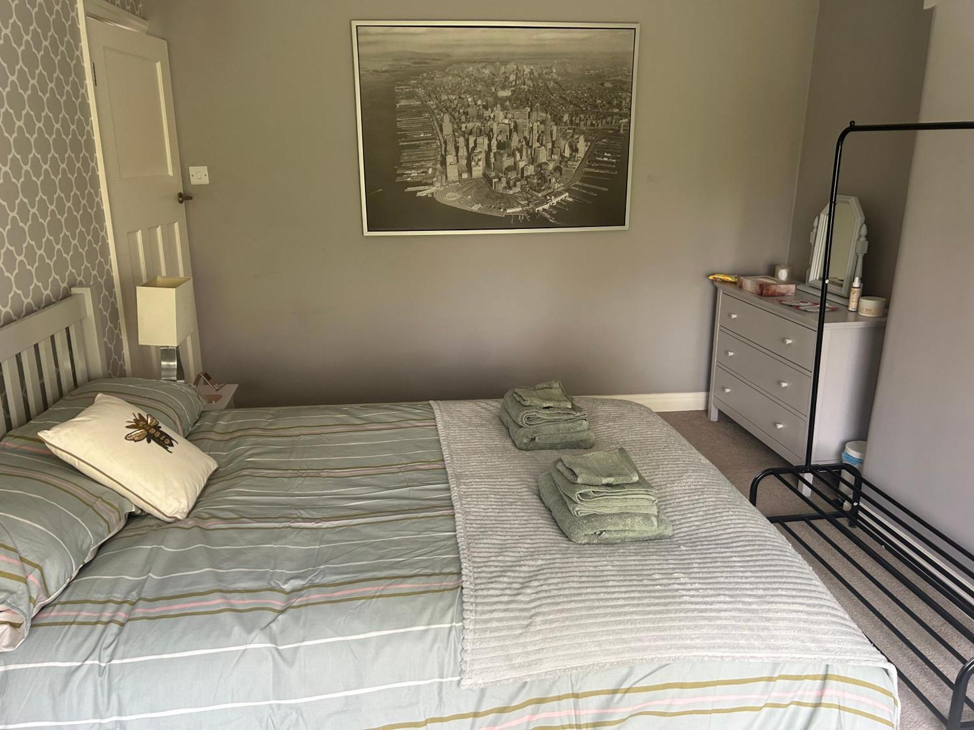 Lovely, Large Double Bedroom With Park View In Home Hazel Grove Eksteriør bilde