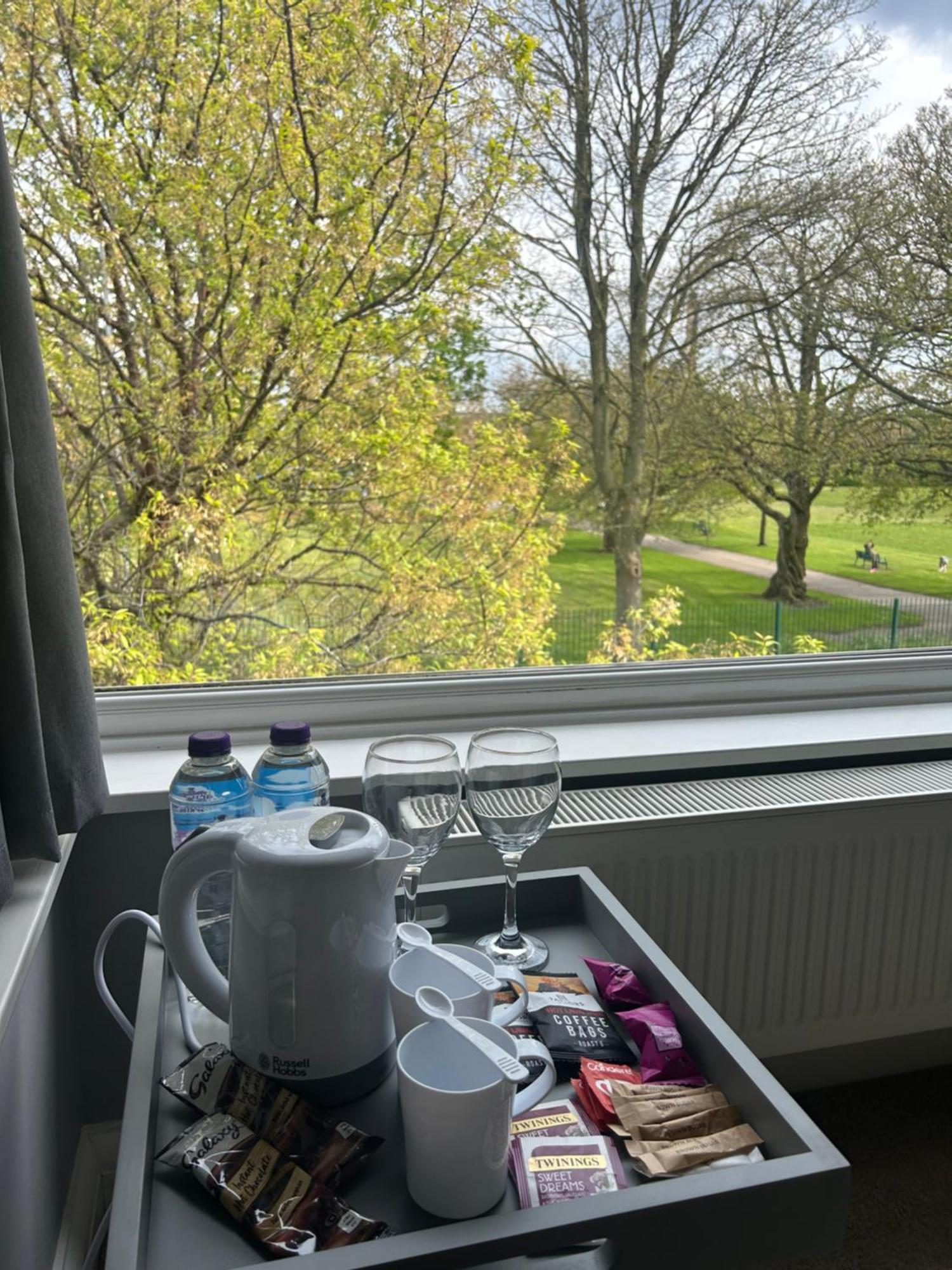 Lovely, Large Double Bedroom With Park View In Home Hazel Grove Eksteriør bilde