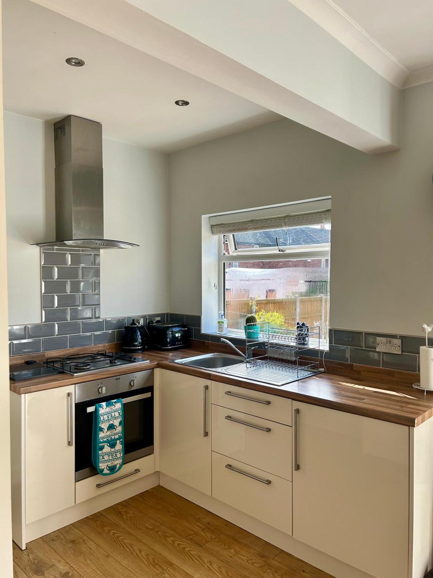 Lovely, Large Double Bedroom With Park View In Home Hazel Grove Eksteriør bilde