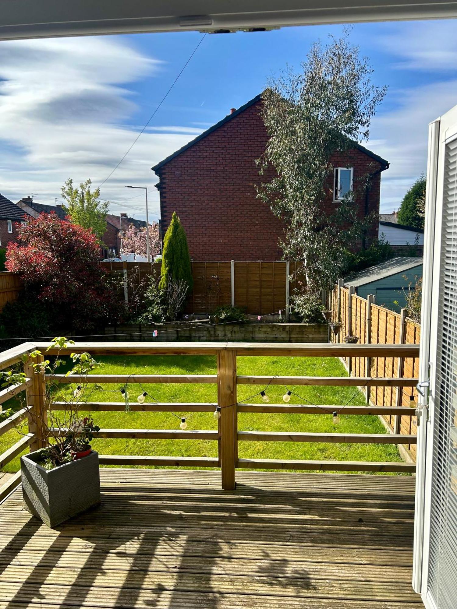 Lovely, Large Double Bedroom With Park View In Home Hazel Grove Eksteriør bilde